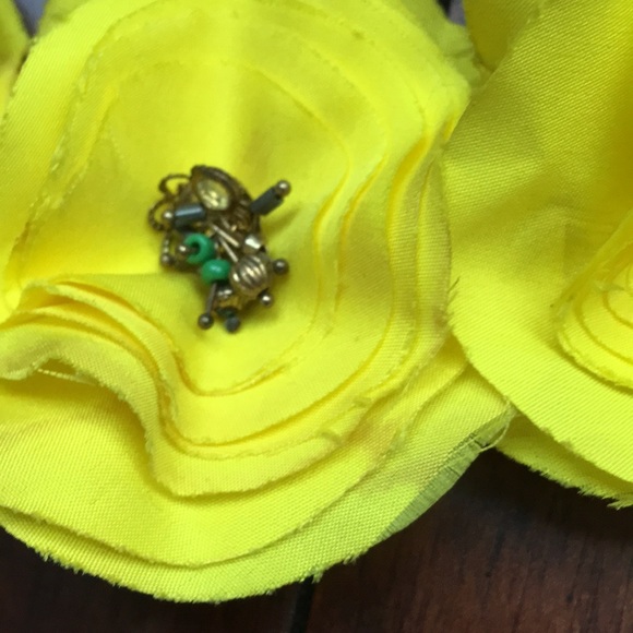 Anthropologie Yellow Floral necklace - Picture 4 of 6